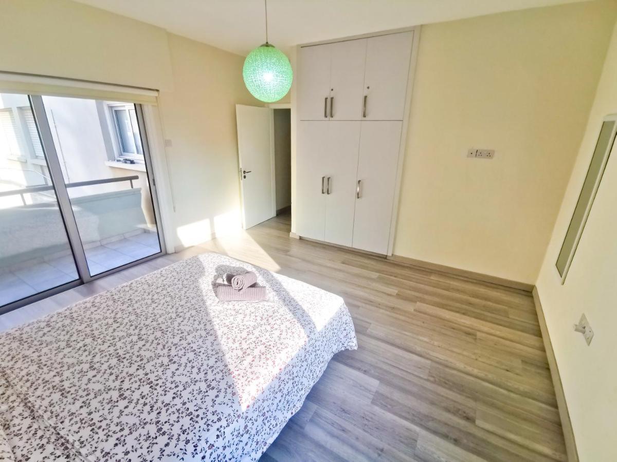 Beach-A-Holic Apartment, 2 Min Distance From Larnaca Marina Ngoại thất bức ảnh