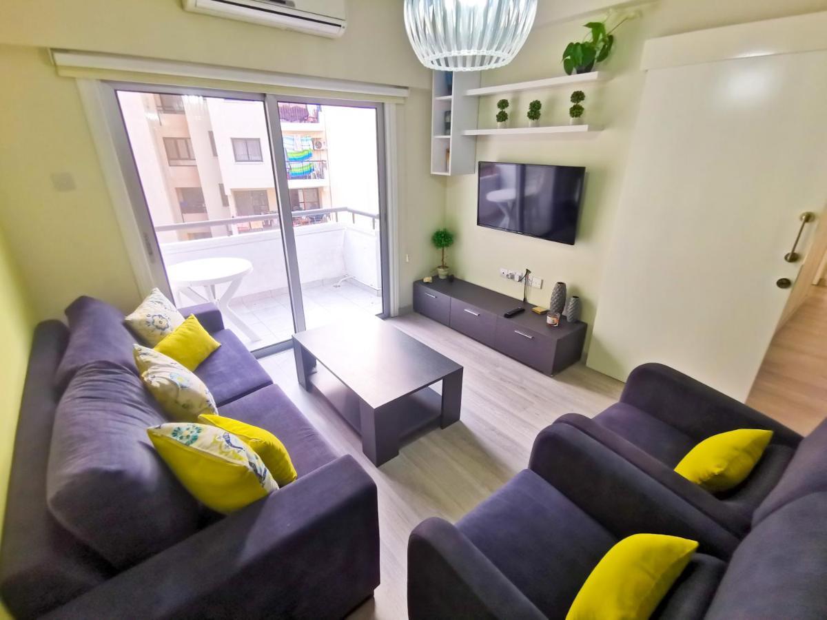 Beach-A-Holic Apartment, 2 Min Distance From Larnaca Marina Ngoại thất bức ảnh